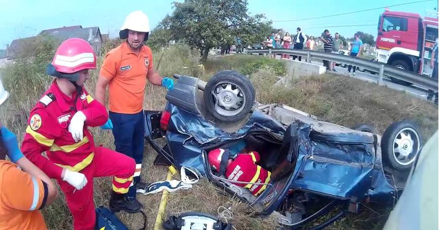 Barbat decedat in urma coliziunii dintre doua autoturisme | imaginea 1