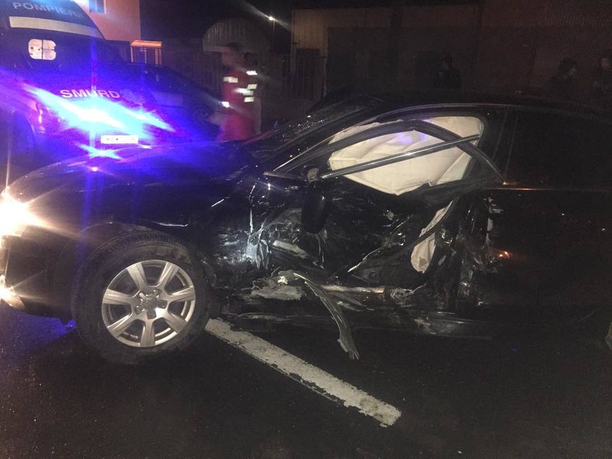 Doua autovehicule si opt persoane implicate intr un accident rutier grav | imaginea 1