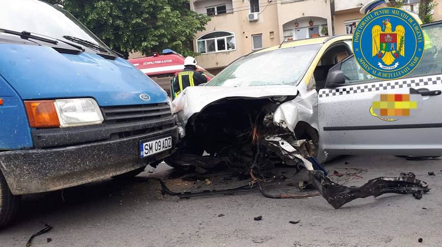Accident cu 3 autoturisme in municipiul Satu Mare | imaginea 1