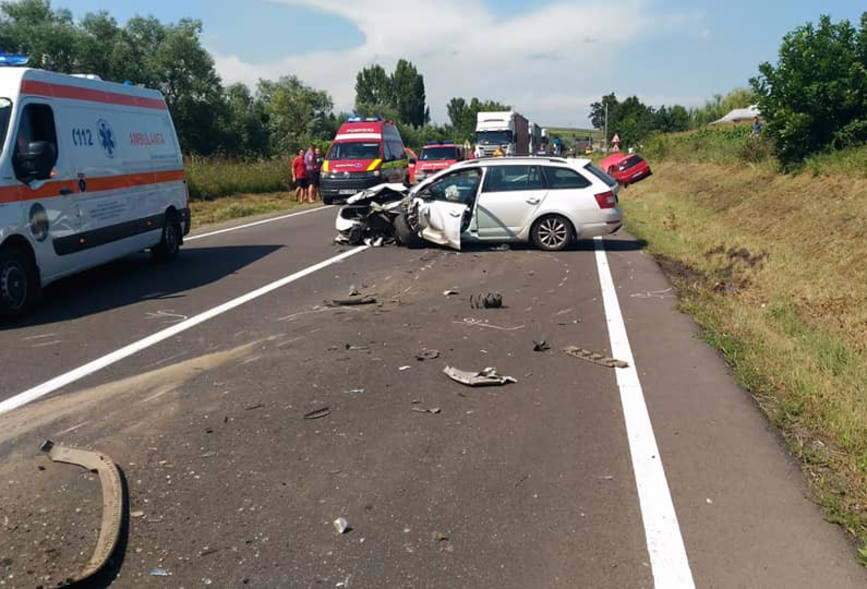 Accident rutier cu 3 masini implicate  la iesire din municipiul Falticeni | imaginea 1
