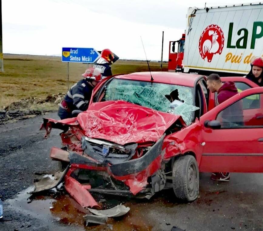 Doua accidente rutiere in mai putin de 30 de minute in judetul Arad | imaginea 1