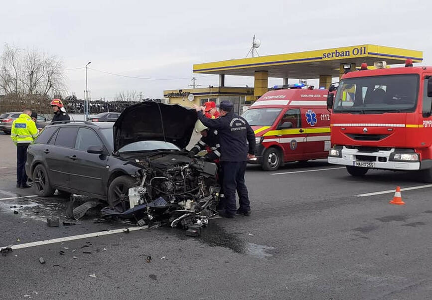 Accident rutier  cu implicarea a trei autoturisme | imaginea 1