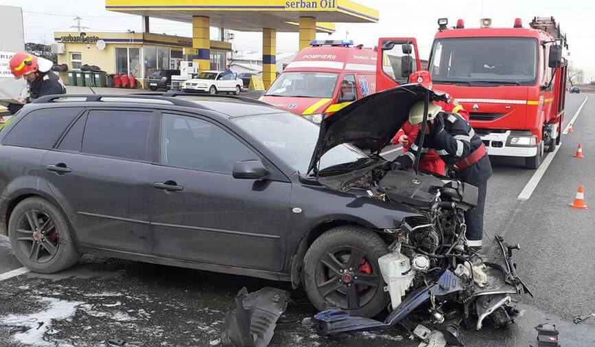 Accident rutier  cu implicarea a trei autoturisme | imaginea 2