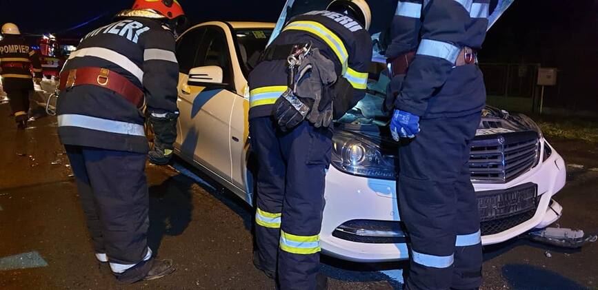 Accident rutier cu o persoana incarcerata | imaginea 1