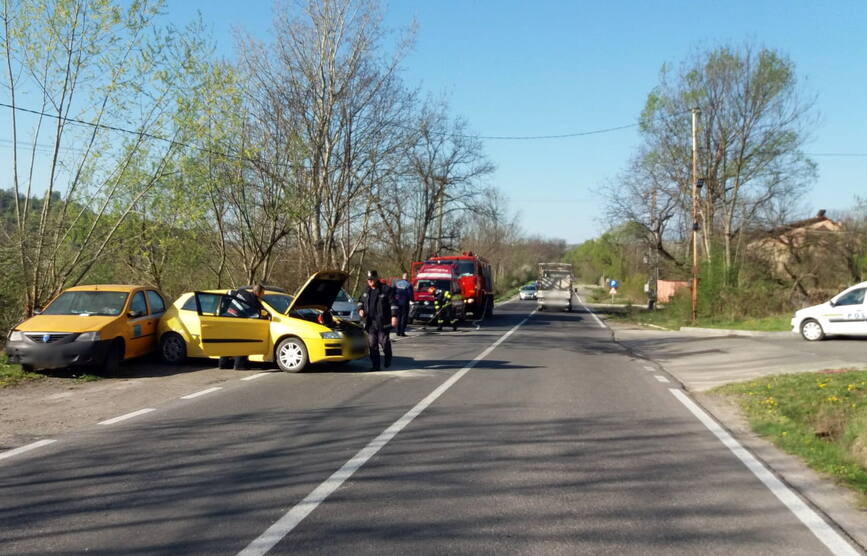 Asigurare de zona la un accident rutier in localitatea Dealu Mare | imaginea 1