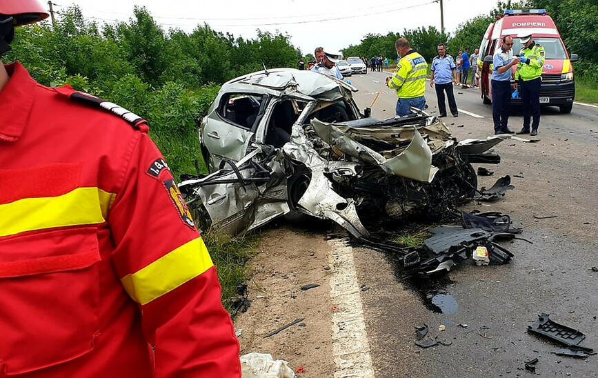 Doua accidente rutiere  opt victime | imaginea 1