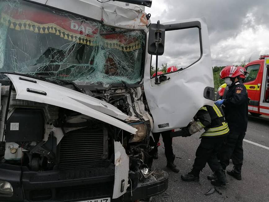 Grav accident de circulatie pe DN 1  cu o victima incarcerata | imaginea 1