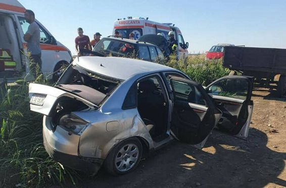 Accident intre doua autoturisme cu 4 victime neincarcerate | imaginea 1