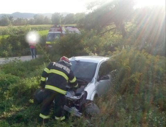 Coliziune intre un TIR si un autoturism cu doua victime ranite | imaginea 1