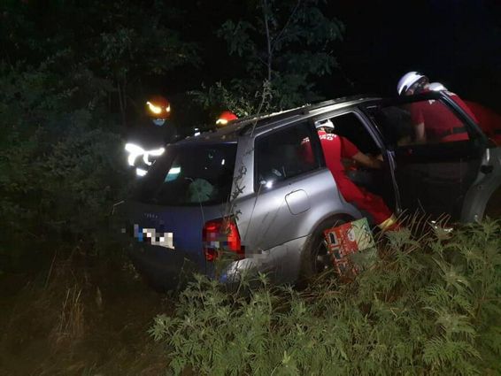 Coliziune intre un autoturism si o caruta cu o victima incarcerata | imaginea 1