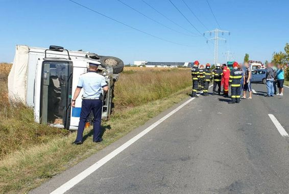 Coliziune intre o autocamioneta si un autoturism cu doua victime neincarcerate | imaginea 1