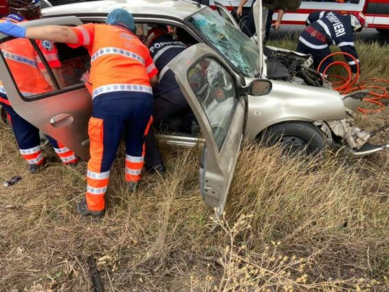 Victima extrasa dintre fiarele contorsionate in urma unui accident rutier | imaginea 1