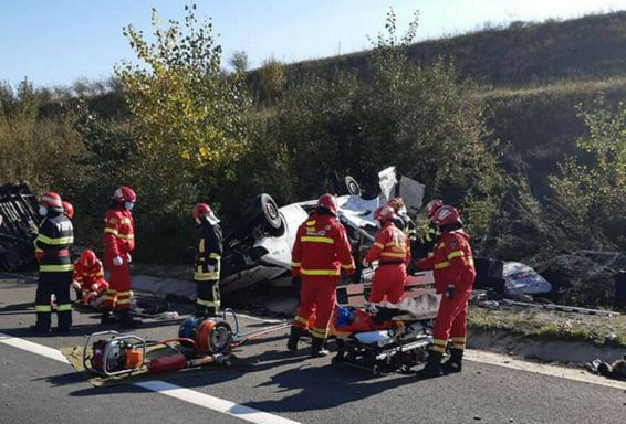 Accident pe A1 soldat cu o persoana decedata si alte 14 ranite | imaginea 1