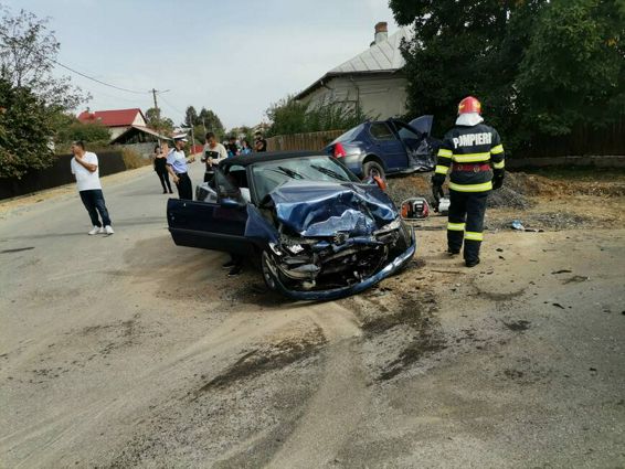 In decurs de o ora pompierii damboviteni au fost solicitati la trei accidente rutiere | imaginea 1