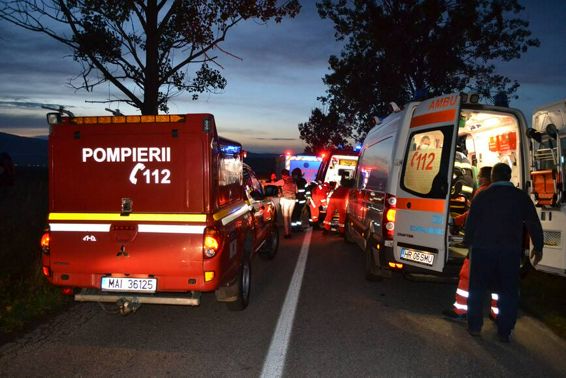 Masina rasturnata in sant cu doua victime neincarcerate | imaginea 1