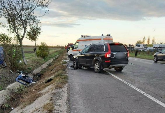 Un barbat a decedat in urma coliziunii dintre doua autoturisme | imaginea 1
