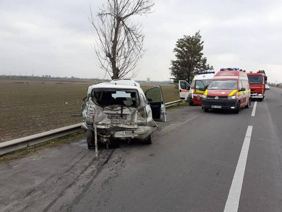 Impact intre un autoturism si o autoutilitara la iesirea din Urziceni | imaginea 1