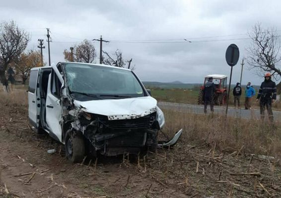 Impact intre un autoturism si un tractor agricol o victima neincarcerata | imaginea 1