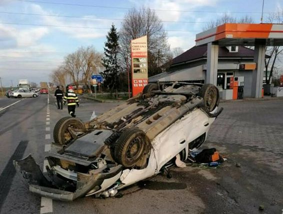 5 victime in urma impactului violent dintre doua autoturisme | imaginea 1
