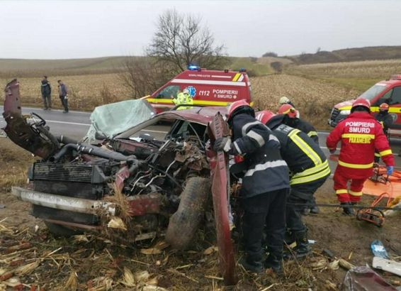 Doua persoane decedate si 6 ranite intr un tragic accident rutier | imaginea 1