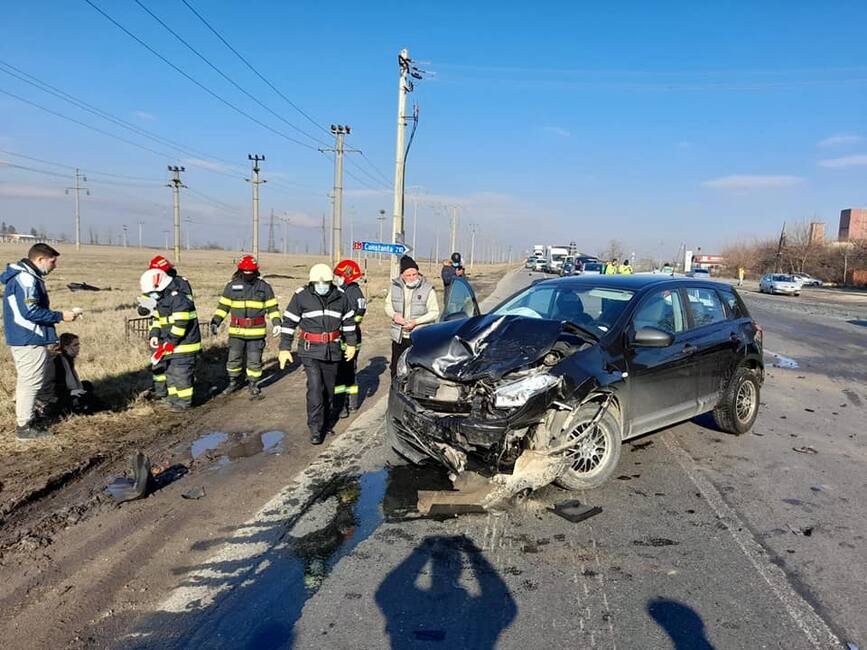 Accident rutier cu 3 autoturisme  la iesirea din Urziceni | imaginea 1