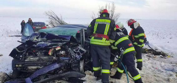 Grav accident rutier cu 3 victime dintre care una incarcerata | imaginea 1