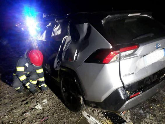 Pompierii vasluieni au salvat trei persoane si o pisica | imaginea 1