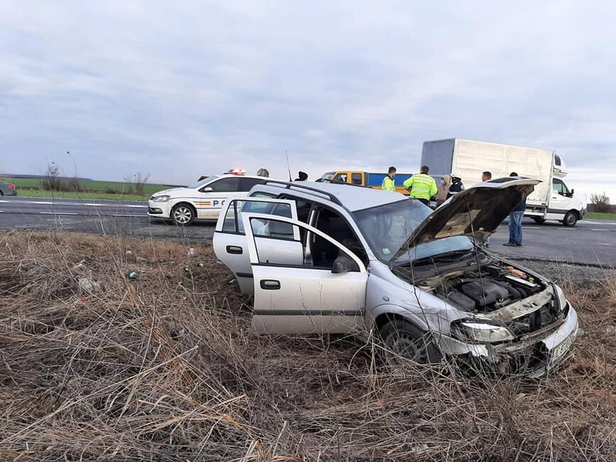 4 victime  in urma coliziunii dintre trei autoturisme | imaginea 1