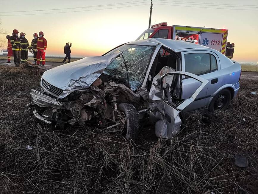 Accident rutier intre un autoturism si o autoutilitara  cu doua victime | imaginea 1