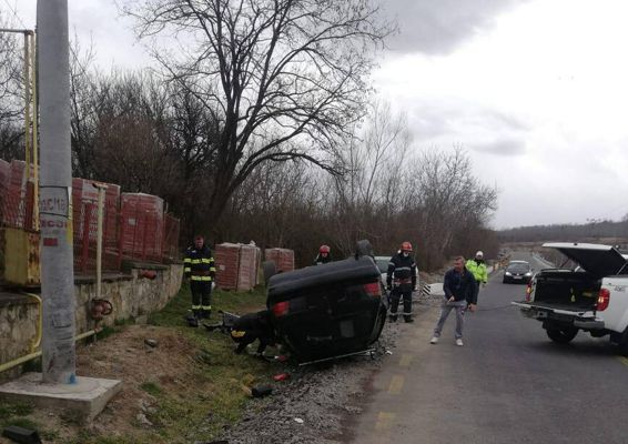 Accident rutier soldat cu o tanara ranita incarcerata | imaginea 1