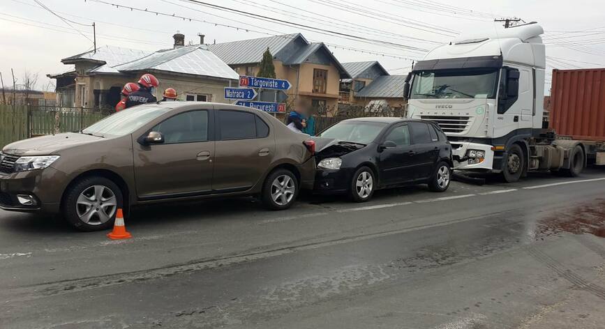 Carambol cu doua autoturisme si un autocamion | imaginea 2