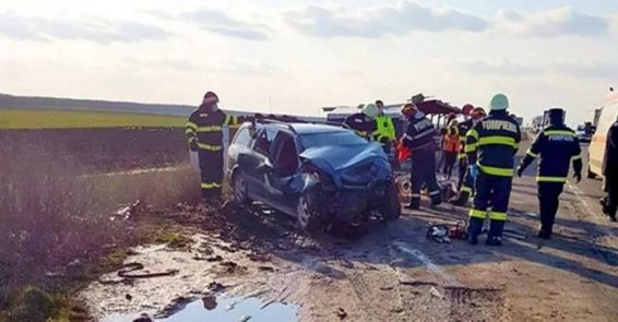 Doua victime incarcerate si o persoana decedata in urma unui grav accident | imaginea 1