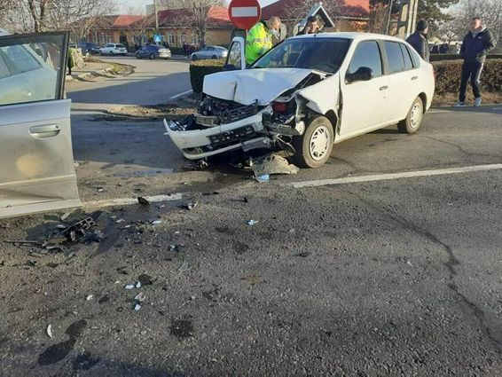 Un minor si doi adulti victime ale unui accident rutier | imaginea 1