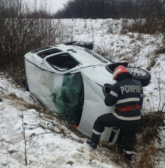 Victima ranita in accident rutier transportata cu elicopterul SMURD | imaginea 1