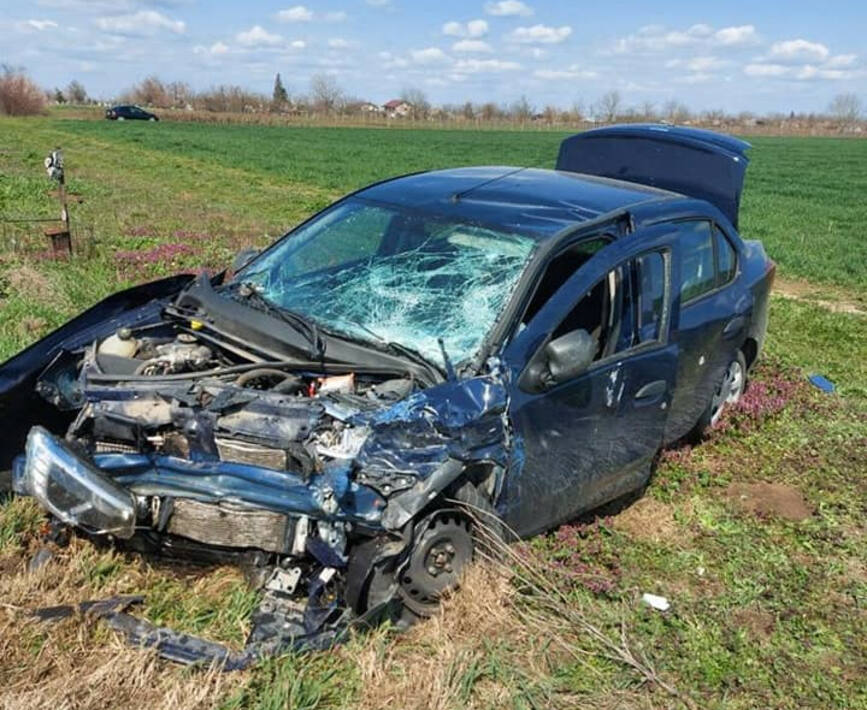 Coliziune intre trei autoturisme  in care au fost implicate 8 persoane | imaginea 1