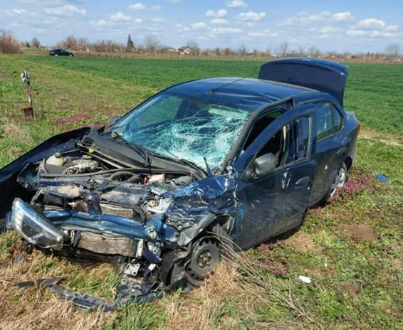 Coliziune intre trei autoturisme in care au fost implicate 8 persoane | imaginea 1