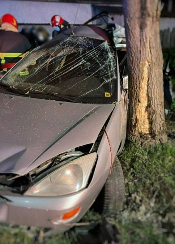 Patru tineri victime intr un grav accident de circulatie | imaginea 1
