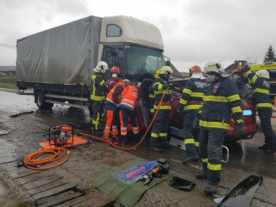 Serie de trei accidente rutiere intr un interval de 24 de ore | imaginea 1