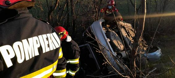 Un autoturism s a rasturnat in afara partii carosabile in Urziceni | imaginea 1