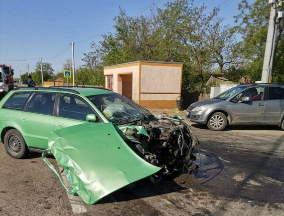 Coliziune intre doua autoturisme | imaginea 1