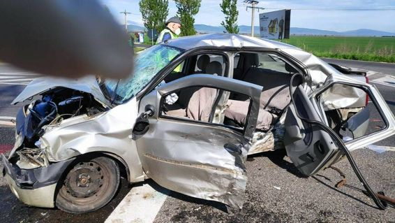Grav accident rutier pompierii au descarcerat o persoana decedata | imaginea 1