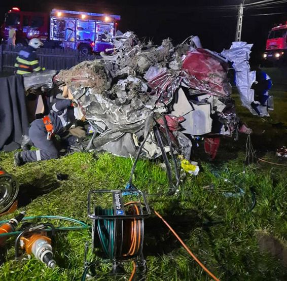 Tragedie pe soselele judetului Suceava Trei tineri au decedat intr un accident rutier | imaginea 1