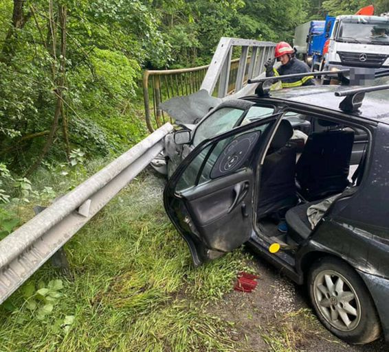 4 persoane au fost implicate intr un accident rutier | imaginea 1