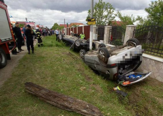 5 adulti si 2 copii printre victimele unui impact intre doua autoturisme | imaginea 1