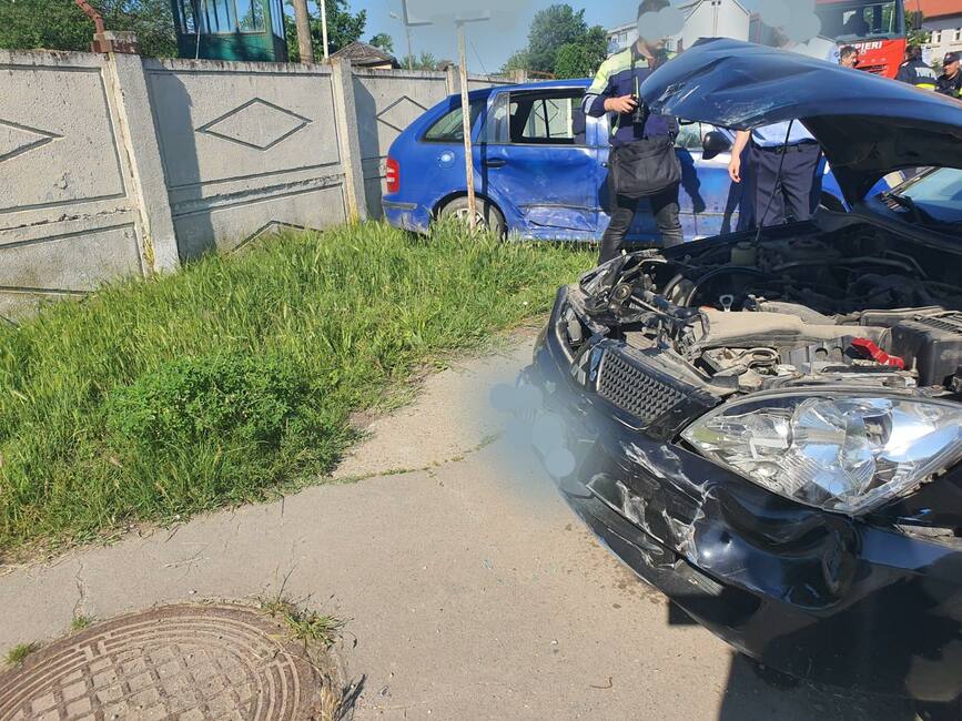 Accident rutier produs in municipiul Fetesti | imaginea 1