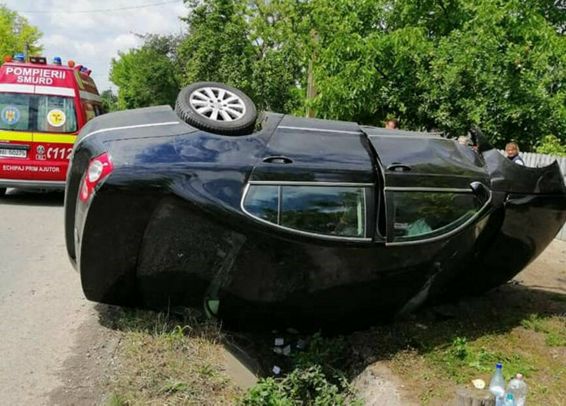 Doi adulti si un minor victime in urma unui accident rutier | imaginea 1