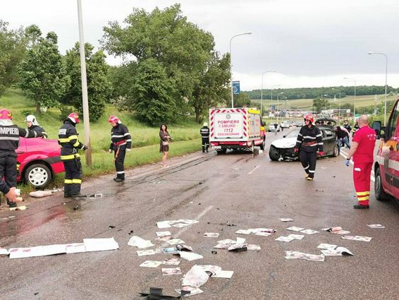 Noua persoane au fost ranite in urma unui accident rutier la iesire din Botosani | imaginea 1