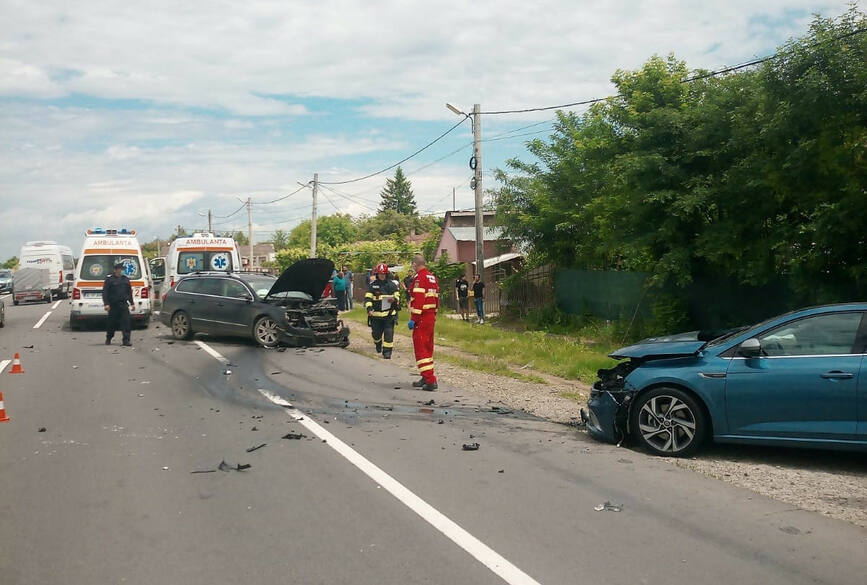 Patru victime  in urma impactului dintre doua autoturisme | imaginea 1