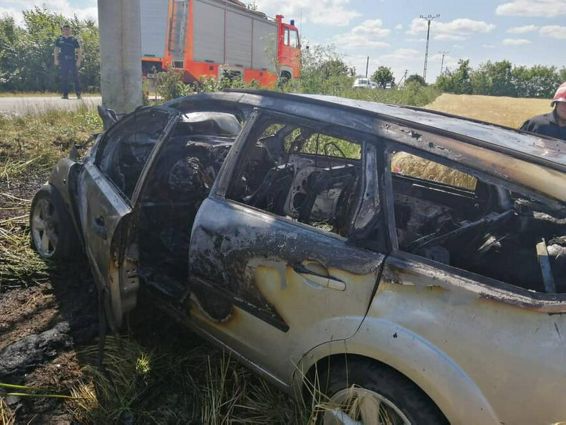 Victima decedata in urma unui accident rutier Masina a fost cuprinsa de flacari | imaginea 1