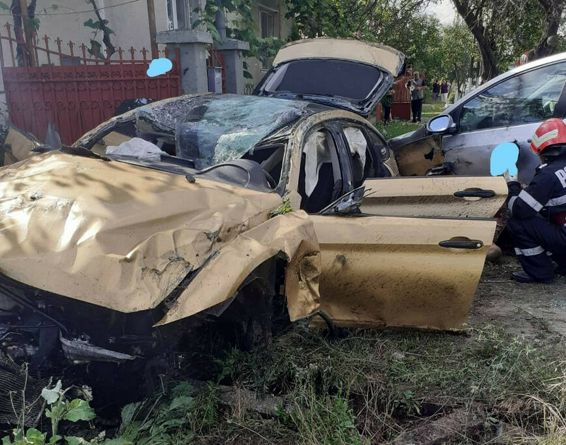 Coliziune intre doua autoturisme din care au rezultat cinci persoane ranite | imaginea 1